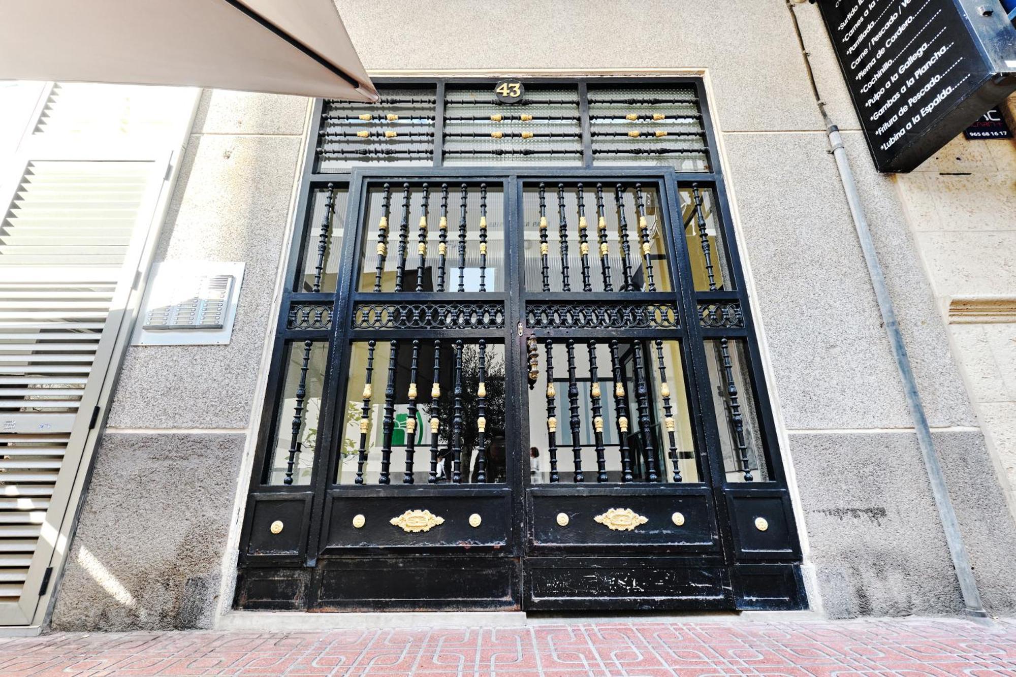 аcogedor De Dos En * Torrevieja