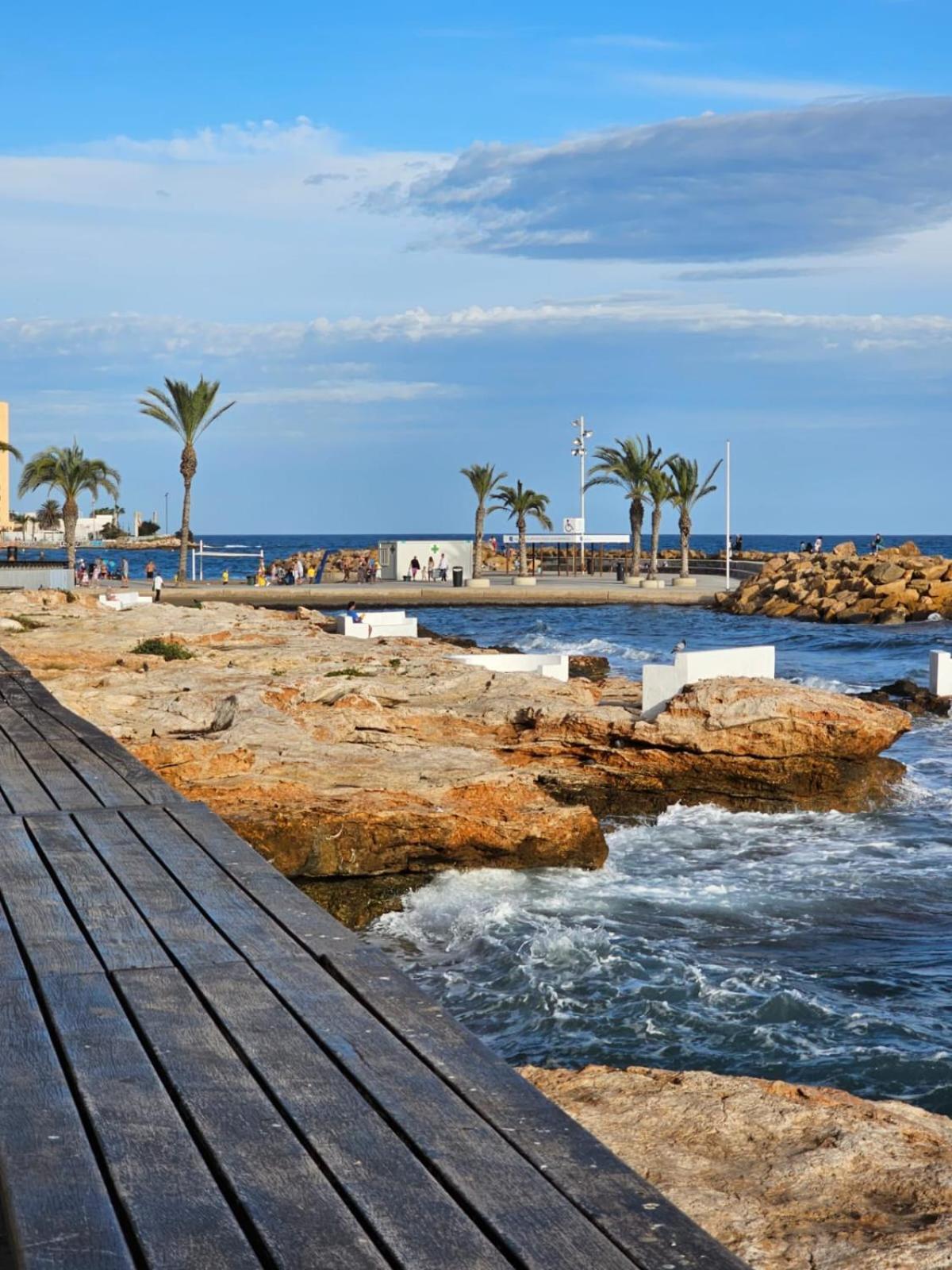 аcogedor De Dos En * Torrevieja